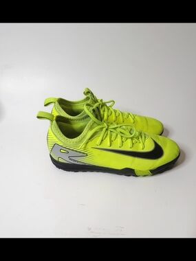 Nike Air Zoom Youth Soccer shoes Mercurial Turf Color Volt Yellow Size 5.5 Y